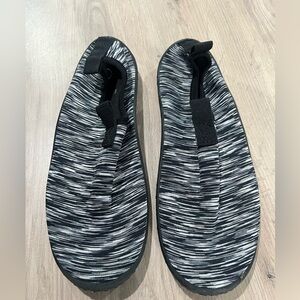 Cat & Jack Unisex Kid and Toddler Grover Slip-On Water Shoes Gray/Black size 2